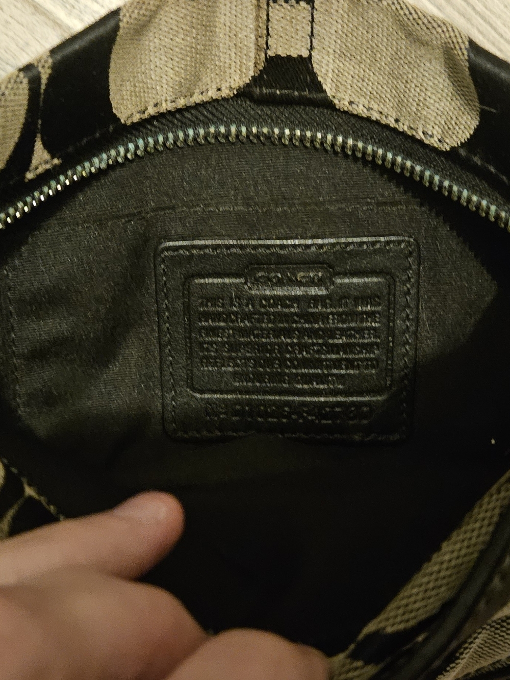 Coach Black and Beige Signature Logo Shoulder Bag - Picture 4 of 5
